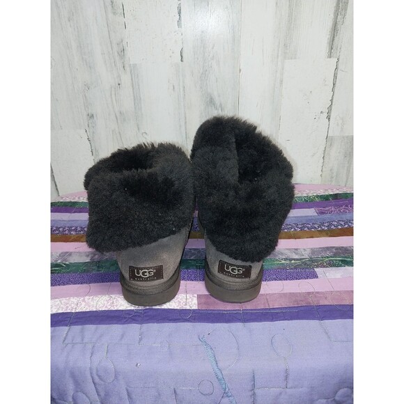 UGG Bailey Button 5803 Women's Boots Size 7 Brown Suede - Picture 6 of 9